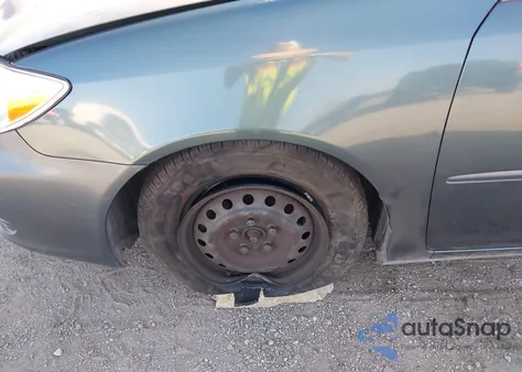 2004 Toyota Camry Le z USA, uszkodzony, nr VIN 4T1BE32K44U371845